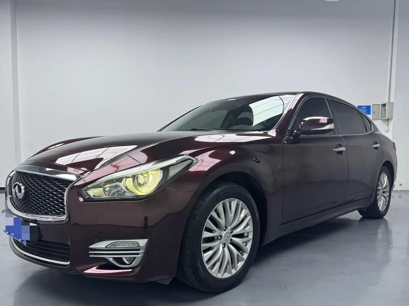 Infiniti Q70