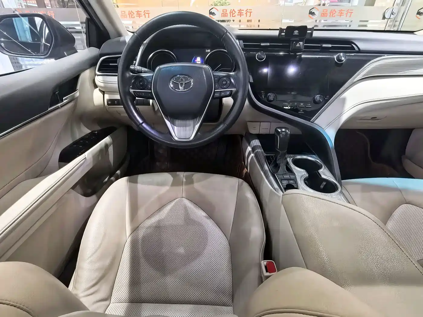 Фото 7 - Toyota Camry