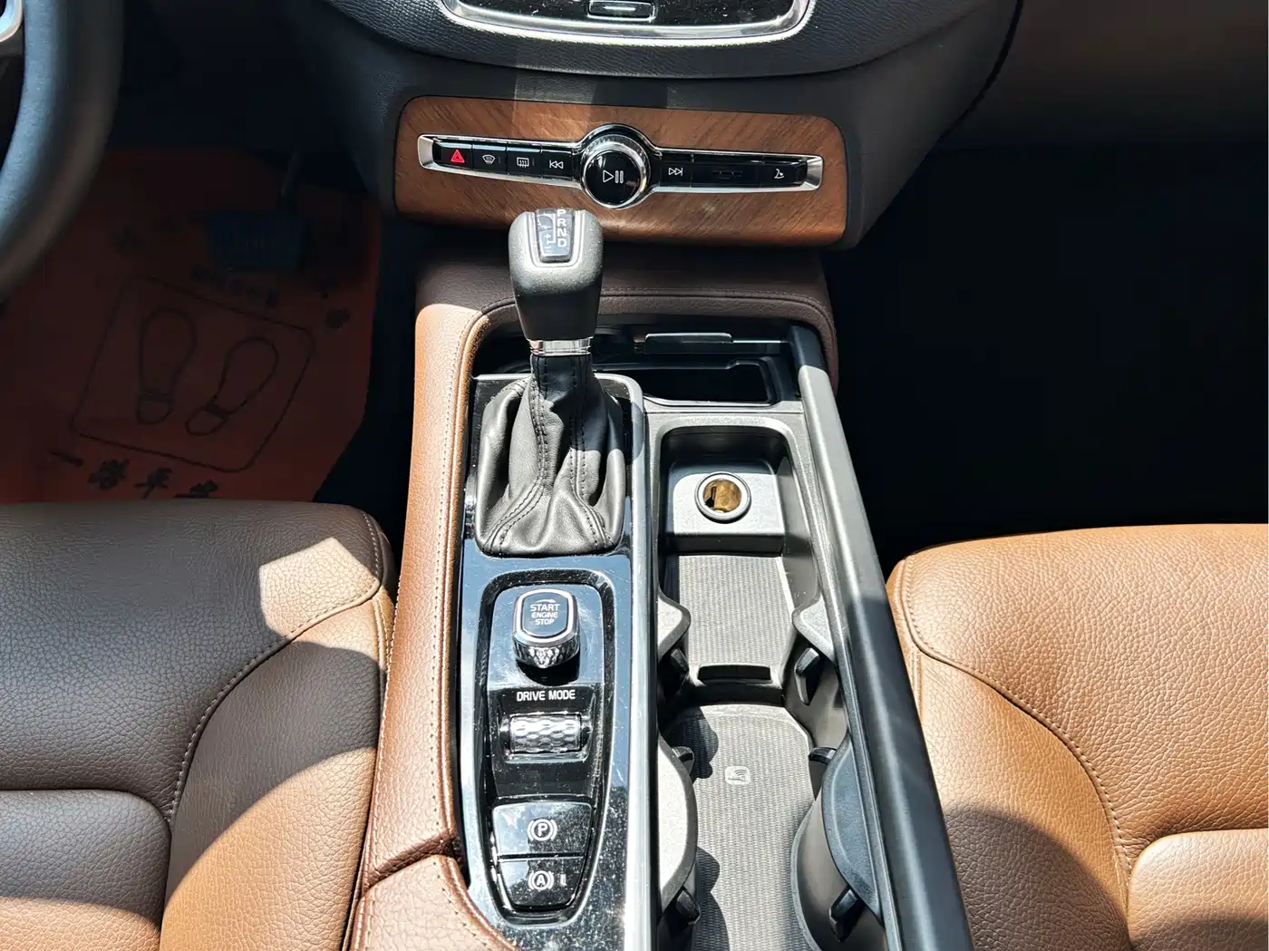 Фото 11 - Volvo XC90