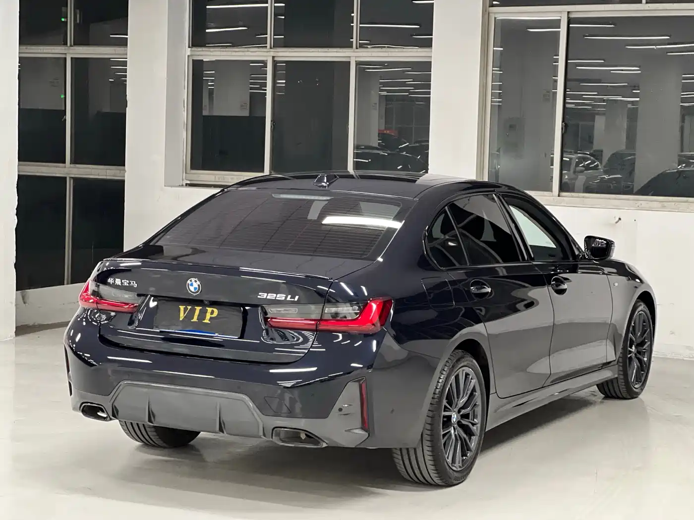 BMW 3 Series 2024 325Li M Sport Shadowline Package фото 9