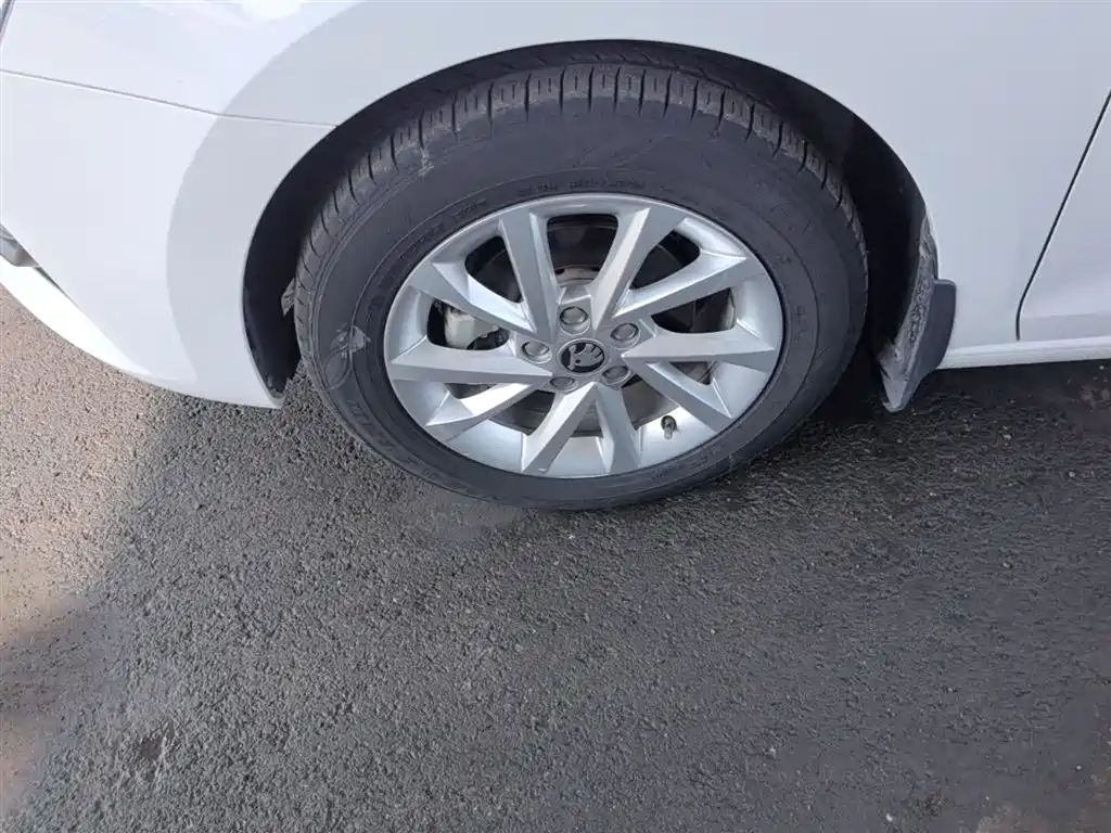 Škoda Rapid 2020 1.5L Manual Standard фото 23