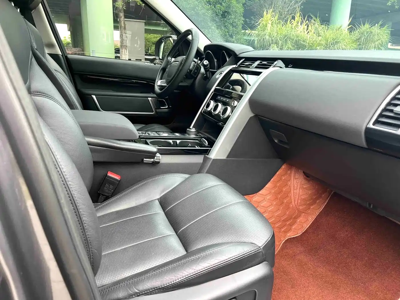 Land Rover Discovery 2017 3.0 SC V6 SE фото 16