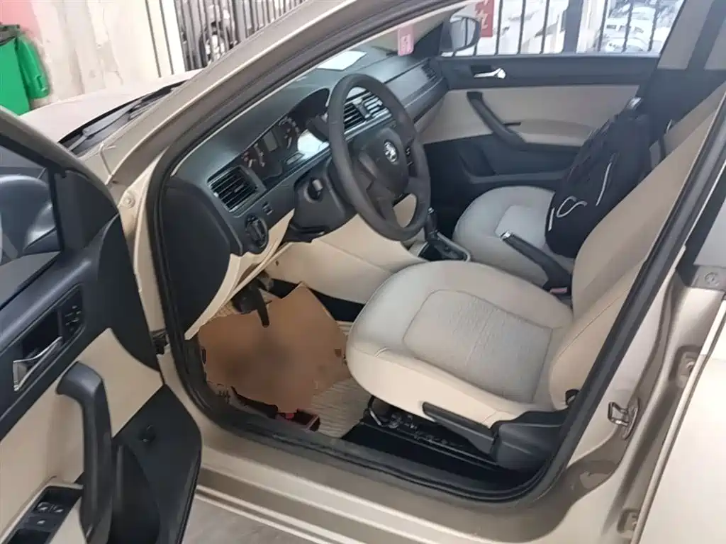 Škoda Rapid 2013 1.6L Automatic Smart Selection фото 16