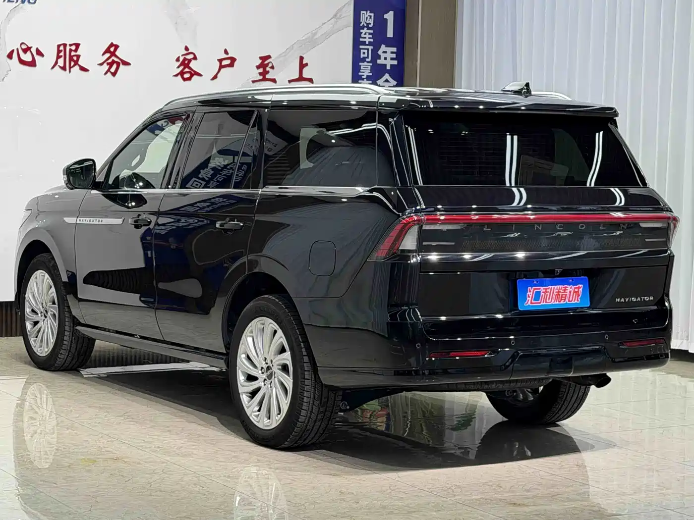 Фото 4 - Lincoln Navigator