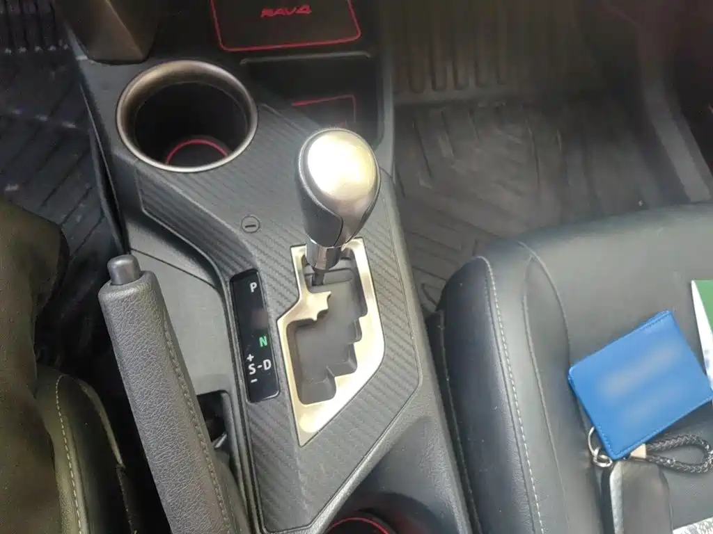 Toyota RAV4 Rongfang 2015 2.5L Automatic 4WD Elite Edition фото 7
