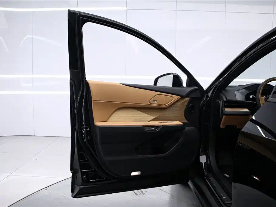 Lexus ES 2025 Model 300h Base Version фото 11