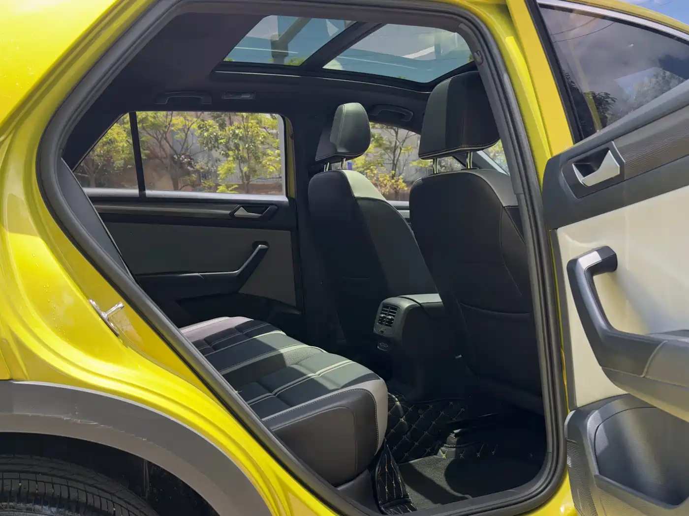 Volkswagen T-ROC 2023 300TSI DSG 2WD Starlight Edition фото 8