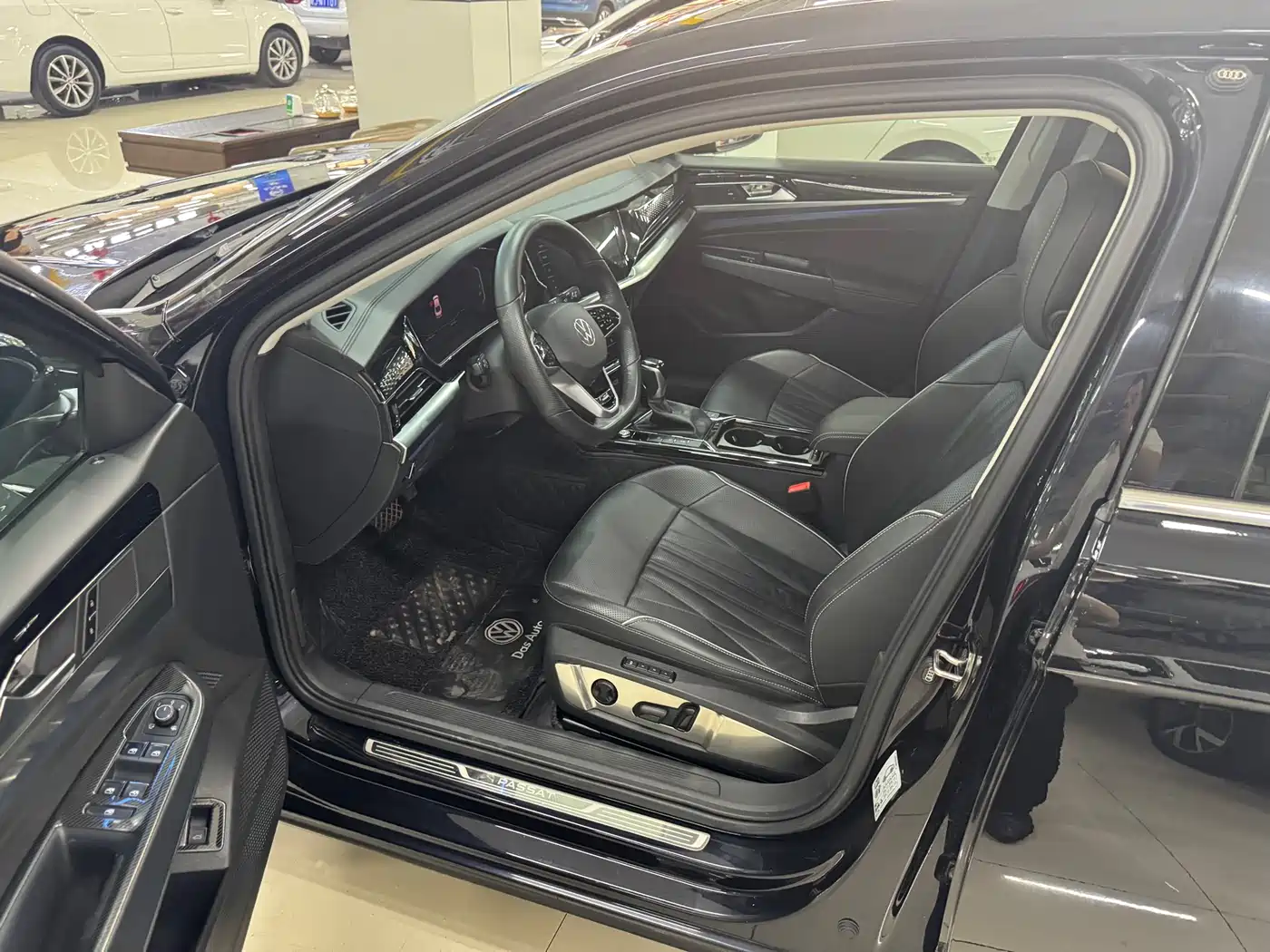 Volkswagen Passat 2022 330TSI Luxury Edition фото 4
