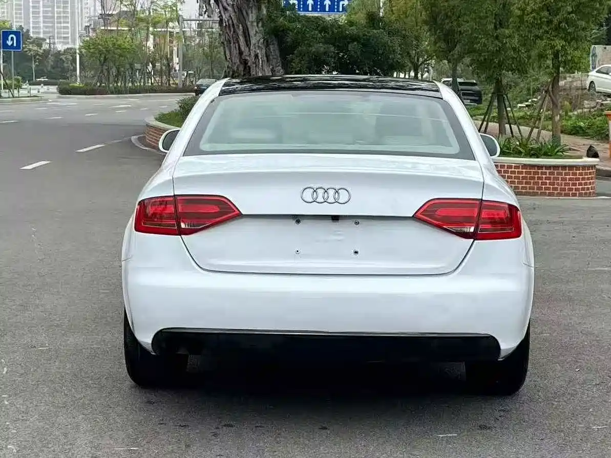 Audi A4L 2011 2.0 TFSI Standard фото 8