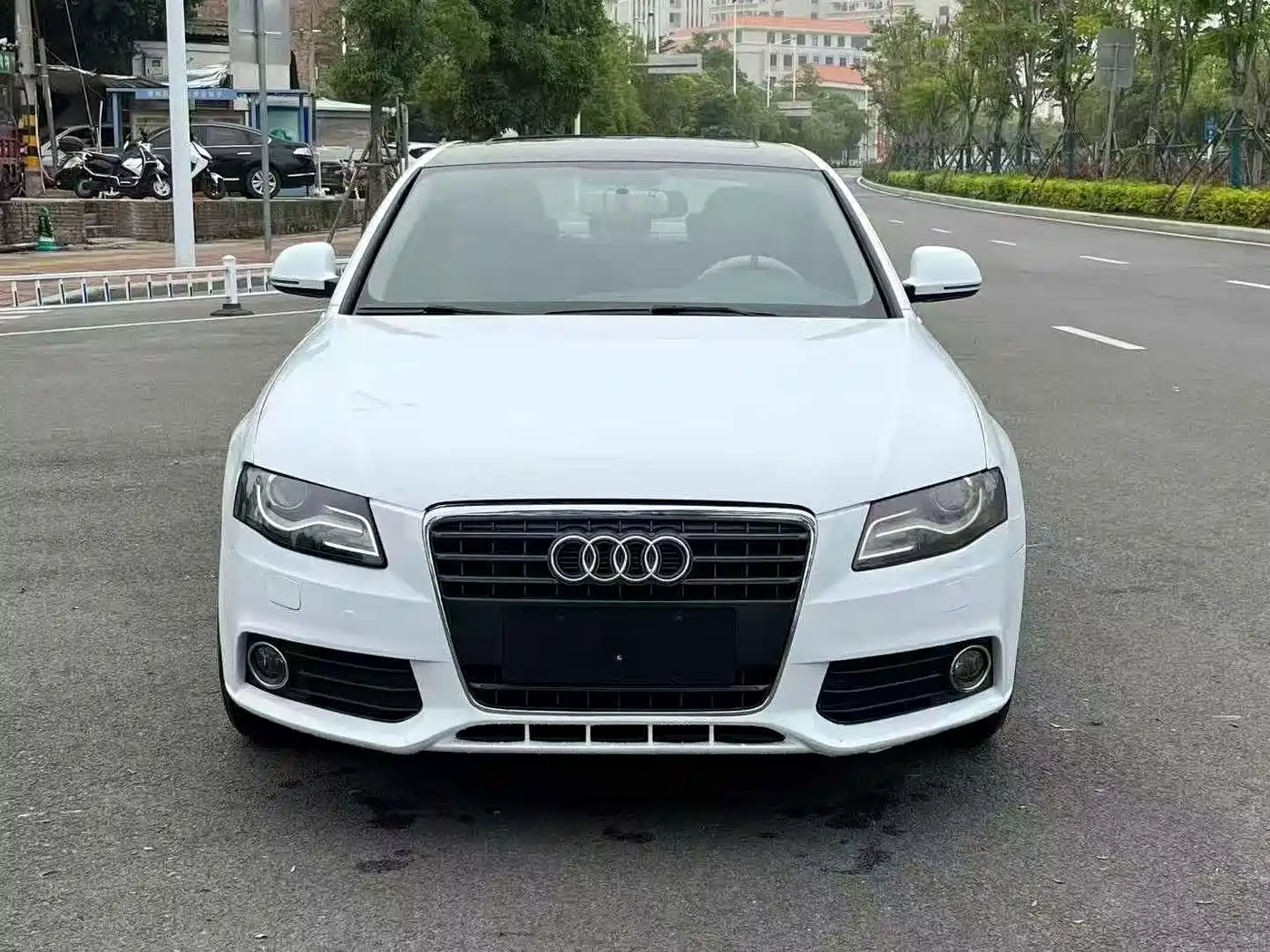 Audi A4L 2011 2.0 TFSI Standard фото 2