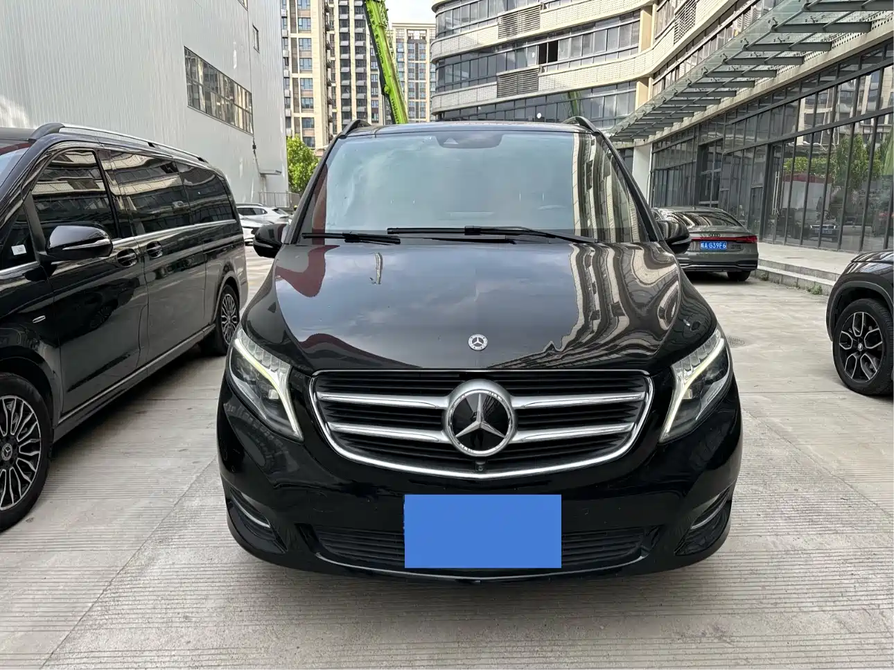 Mercedes-Benz V-Class 2017 Model V 260 L Premium Extended Edition фото 2