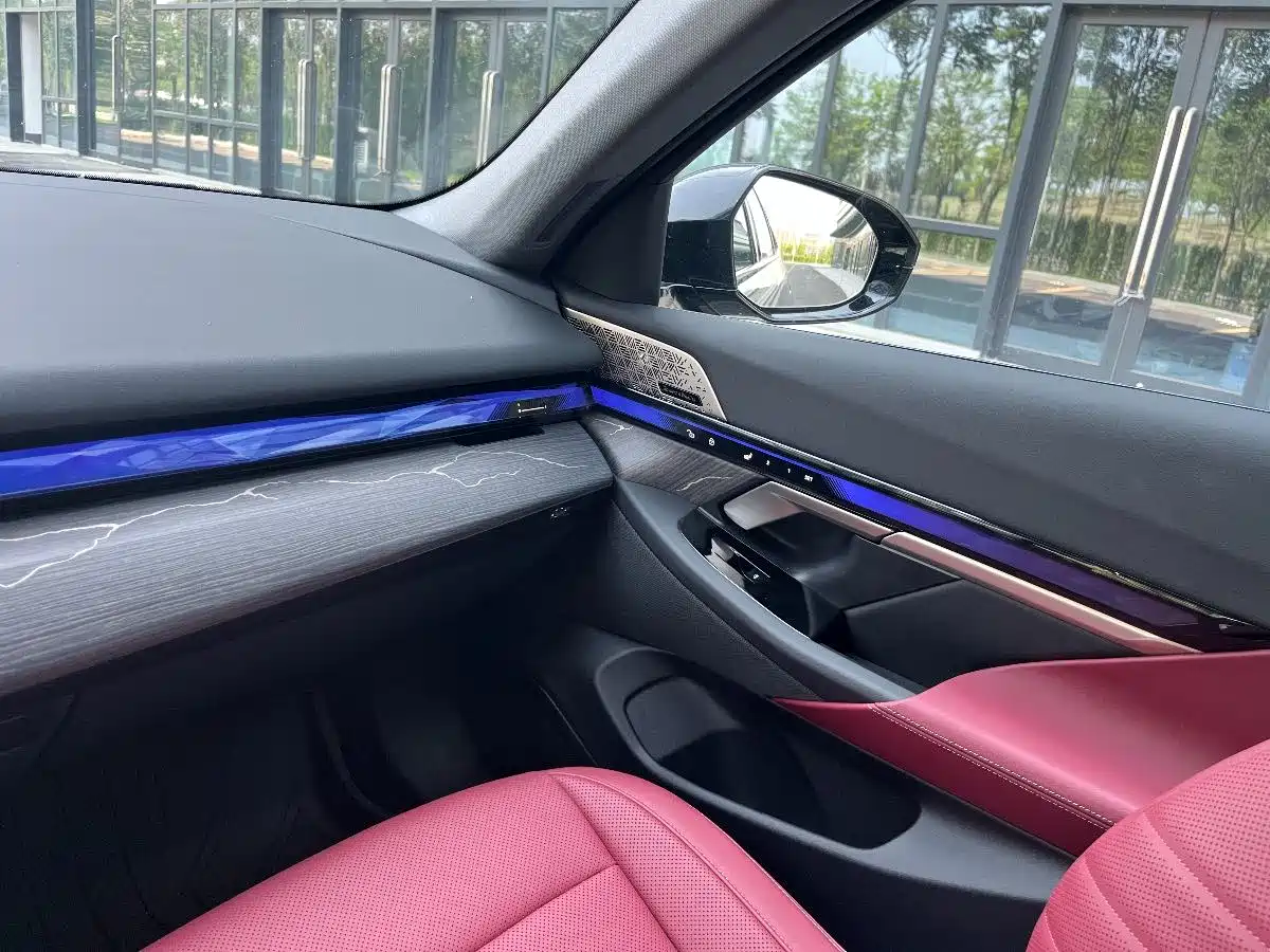 BMW 5 Series 2025 530Li Premium M Sport Package фото 16