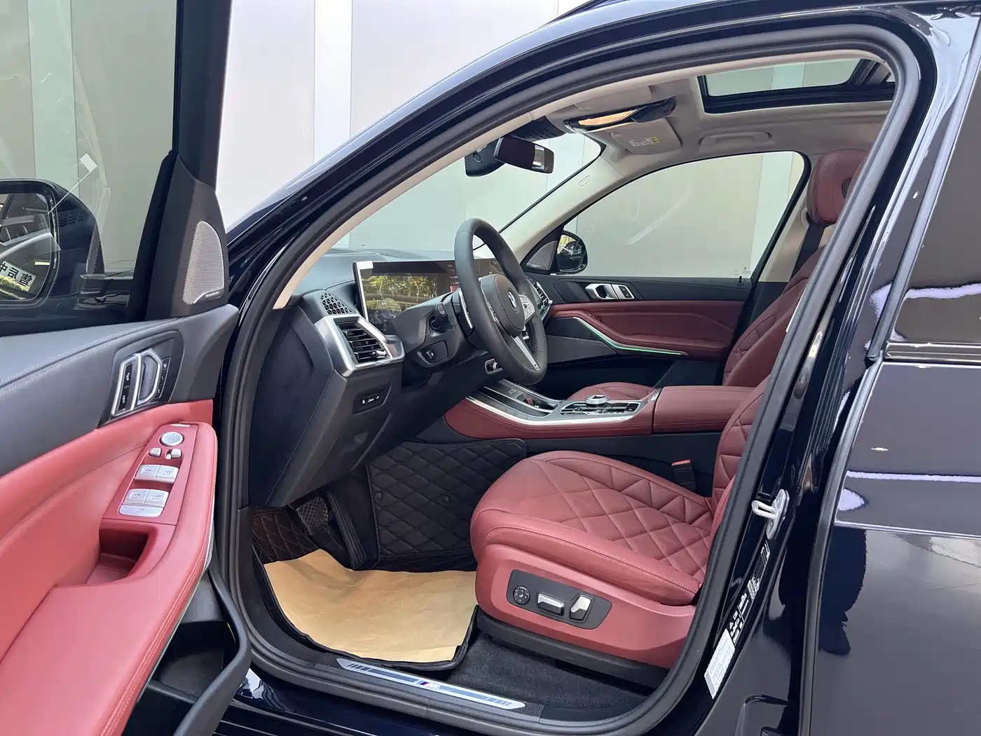 BMW X5 2025 Model xDrive 30Li Exclusive M Sport Blackout Package фото 14