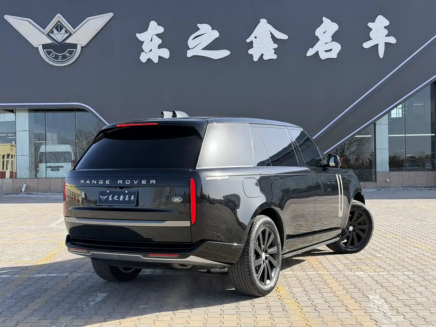 Land Rover Range Rover 2025 3.0 L6 400PS Flourishing Era Extended Wheelbase фото 7