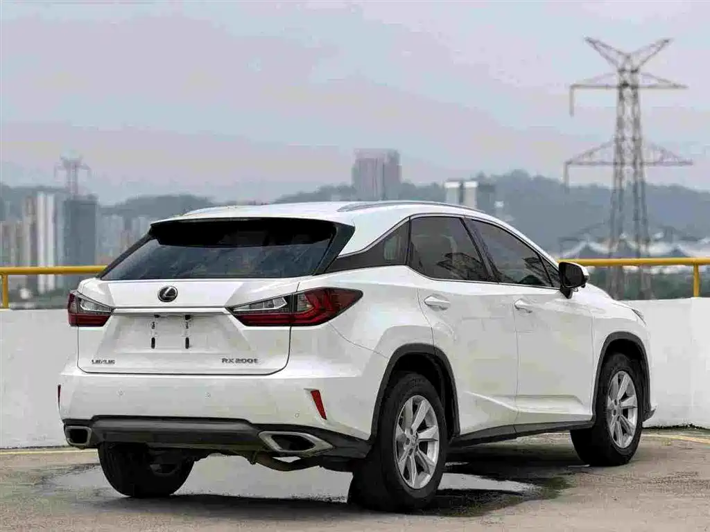 Photo 5 - Lexus RX
