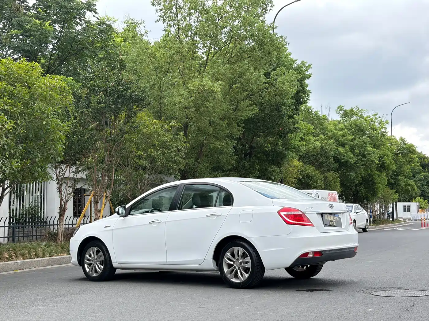 Фото 9 - Geely Emgrand