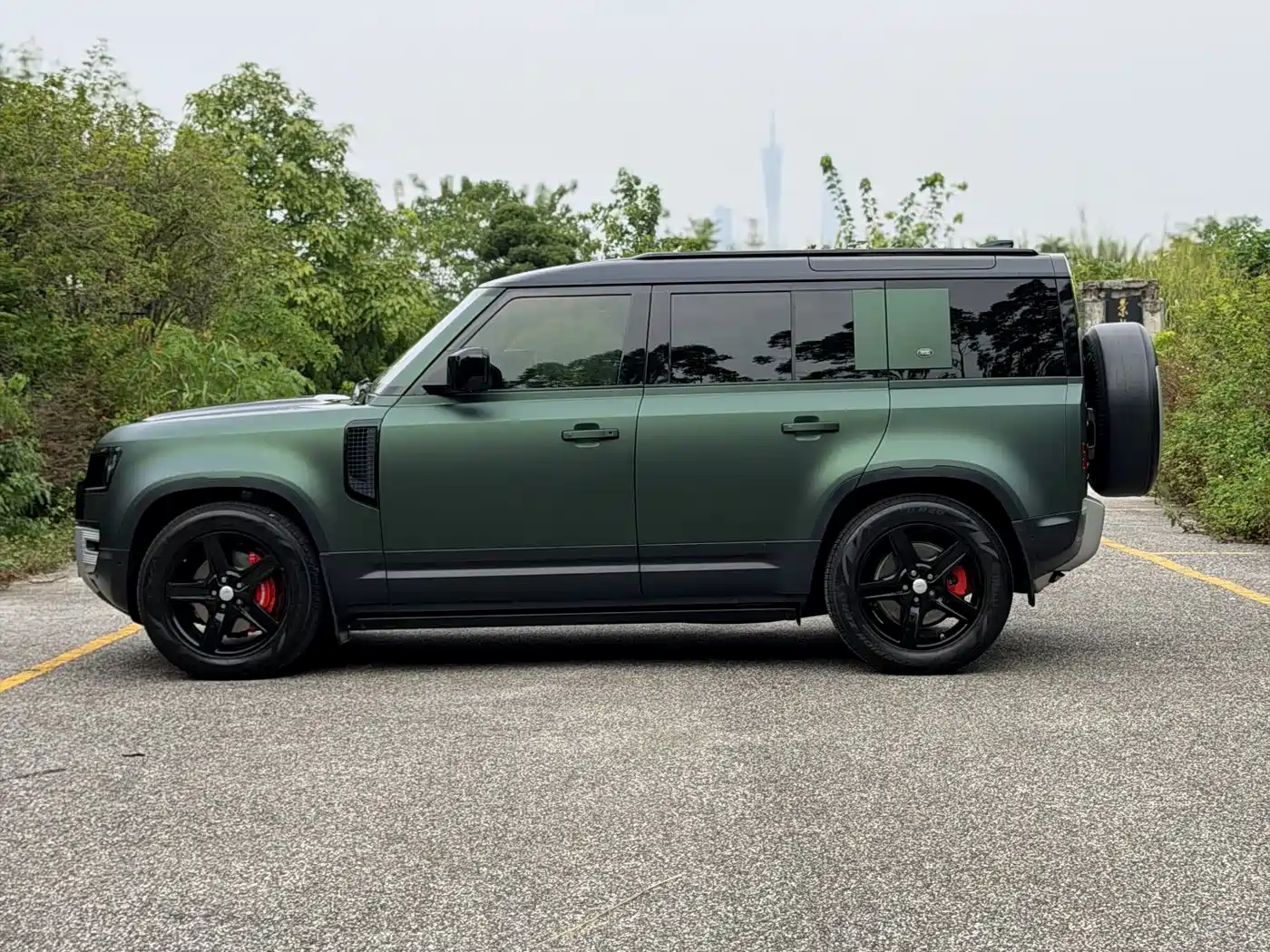 Land Rover Defender 2020 Model 110 P400 HSE фото 3