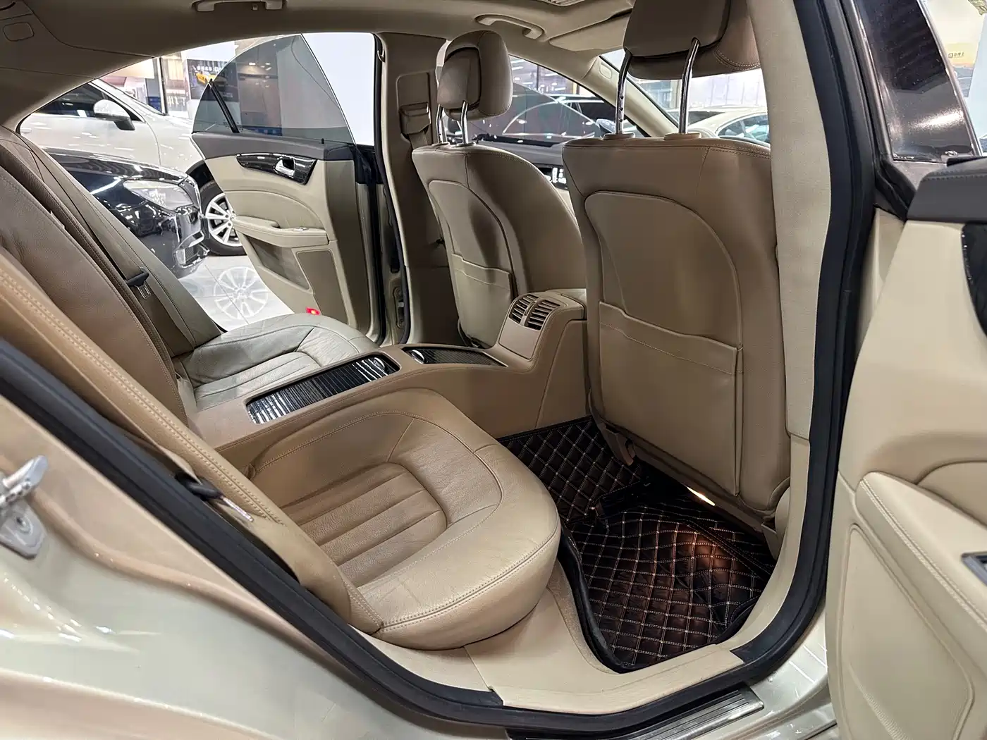 Mercedes-Benz CLS 2012 CLS 300 CGI фото 8