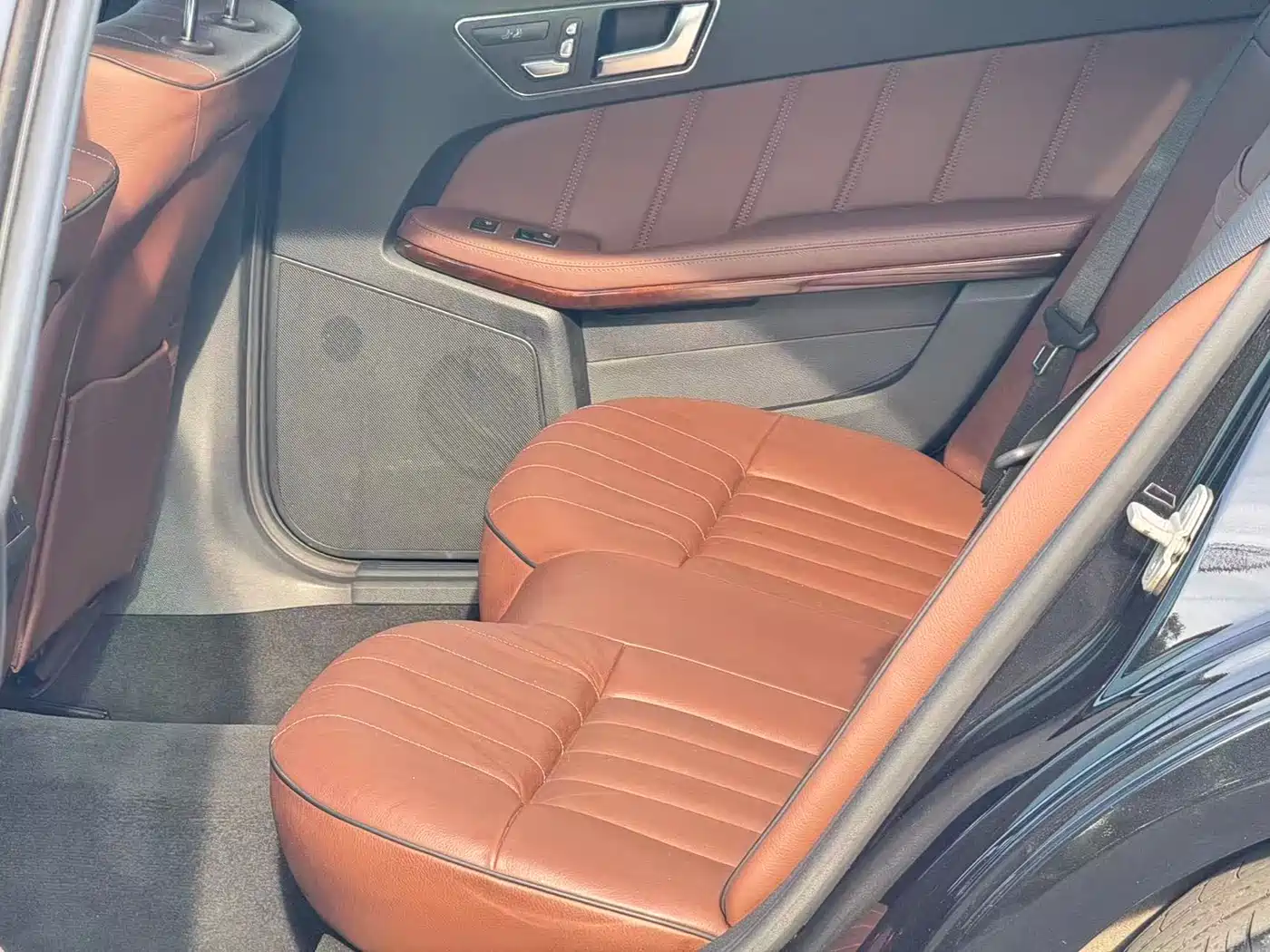 Mercedes-Benz E-Class 2015 E 320 L Luxury 4MATIC фото 16