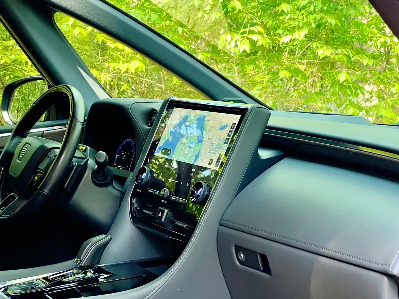 Toyota Vellfire 2024 Crown Hybrid 2.5L Premium Edition фото 30
