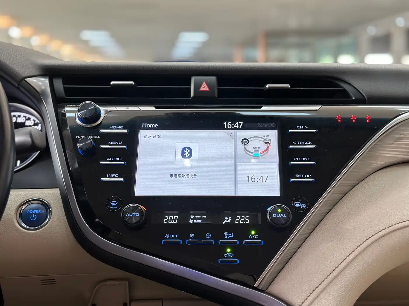 Toyota Camry 2018 Hybrid 2.5HG Luxury Edition фото 15
