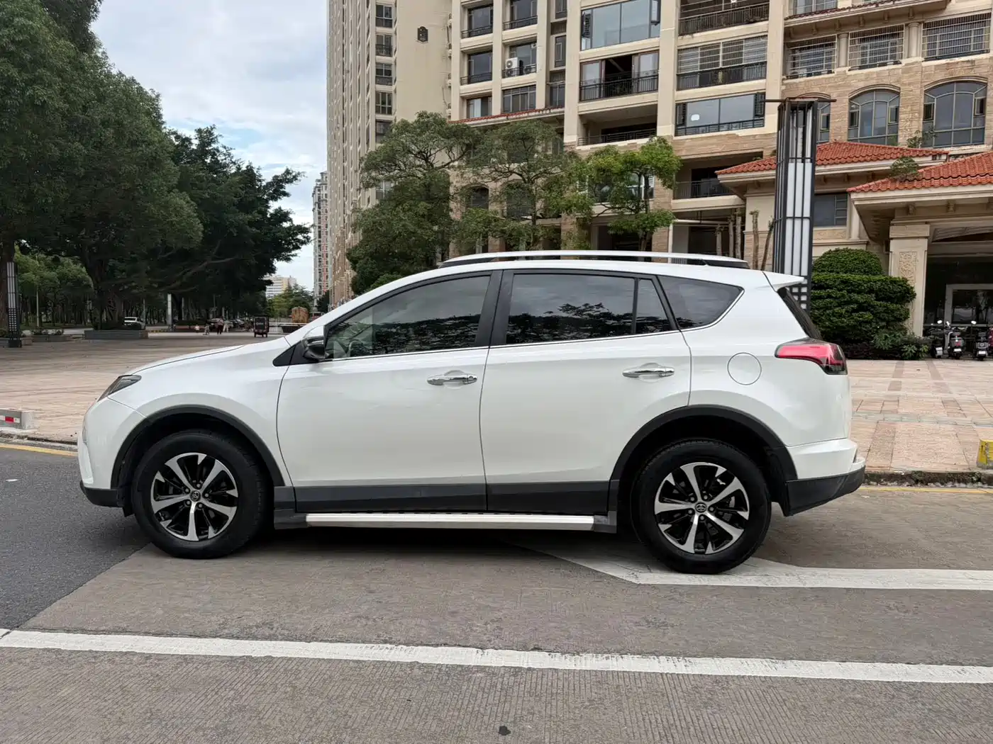 Toyota RAV4 Rongfang 2016 2.0L CVT 2WD Trend (China V) фото 10