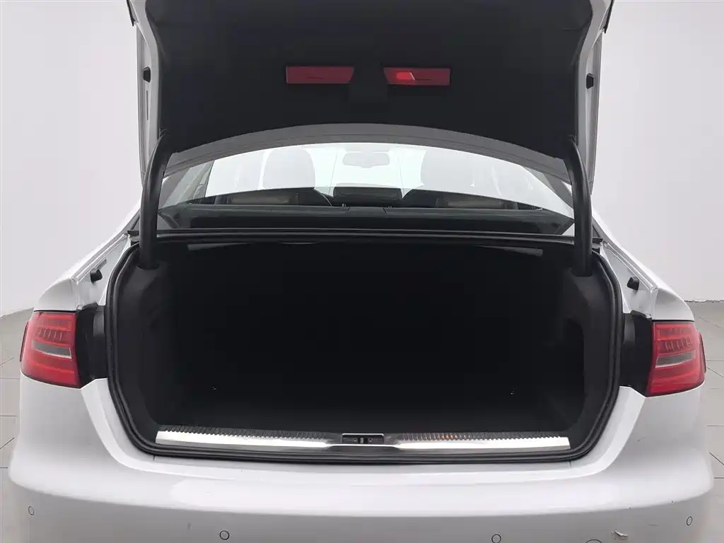 Фото 16 - Audi A4L
