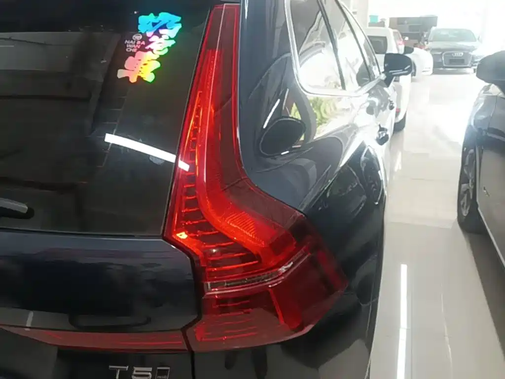 Фото 8 - Volvo XC60