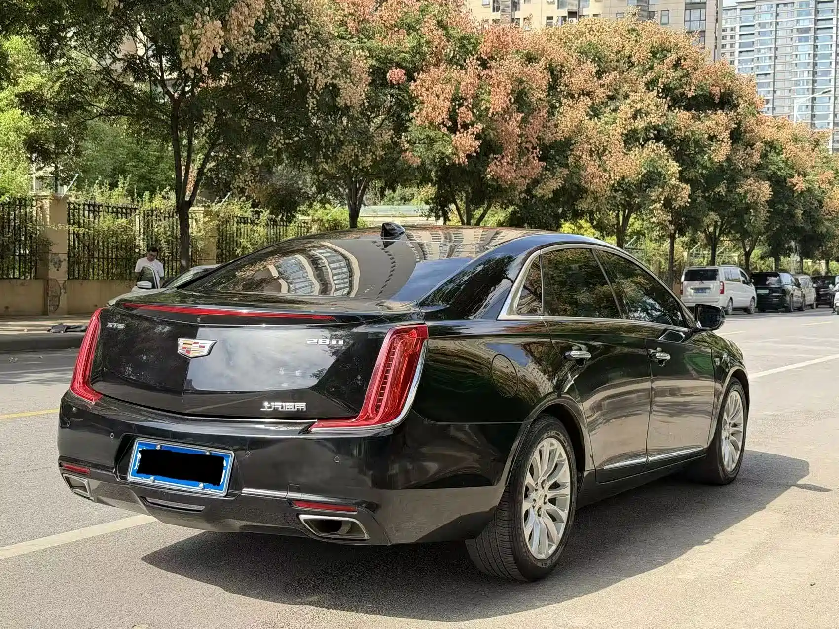 Photo 8 - Cadillac XTS