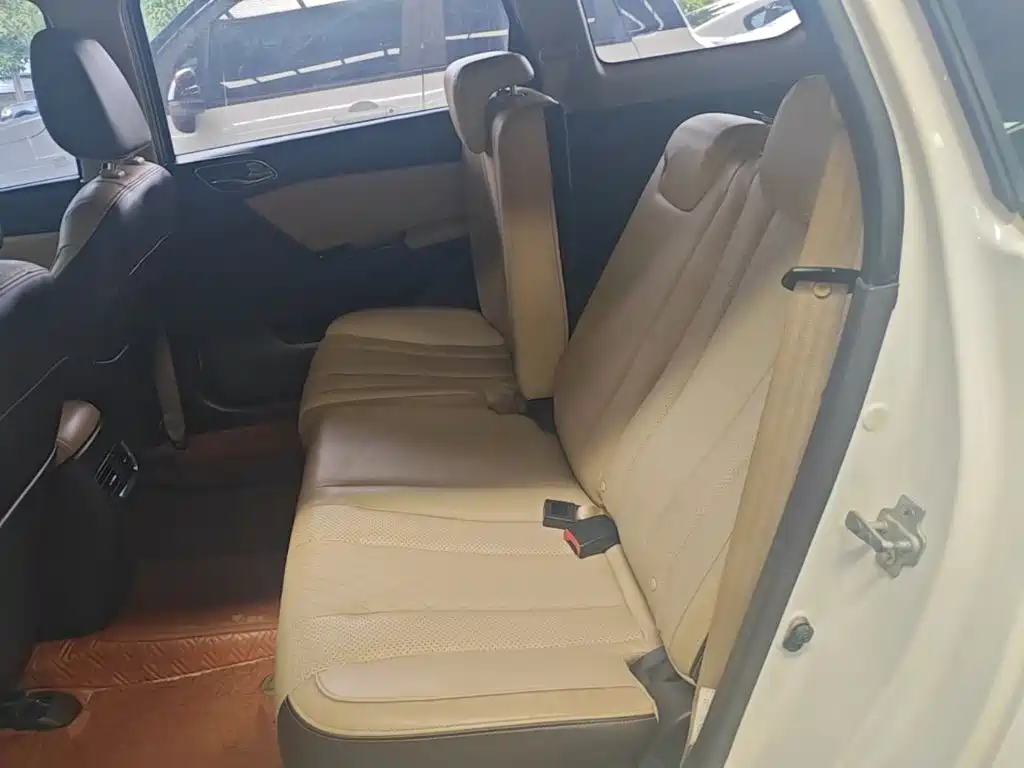Baojun 310W 2018 2017 1.5L Manual Fashion Edition (China V)