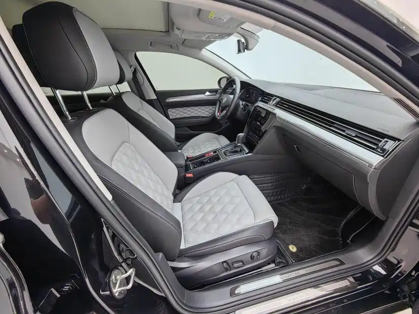 Volkswagen Magotan 2023 2 Million Units Anniversary Edition 330TSI DSG Leading Type фото 11