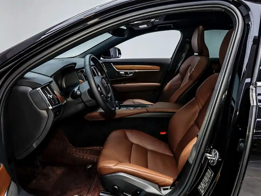 Volvo S90 2025 2024 B5 Momentum Luxury Edition