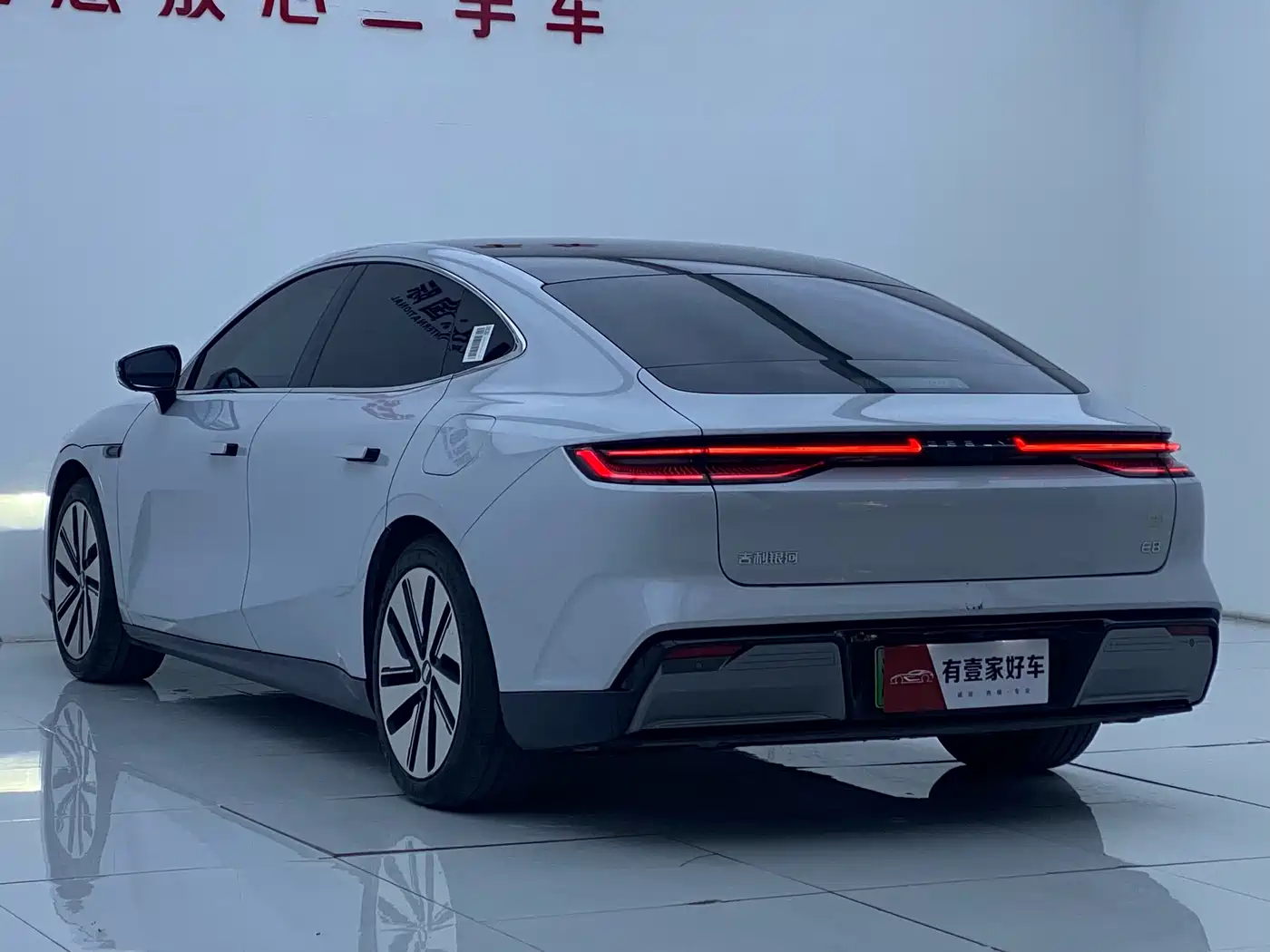 Geely Galaxy Galaxy E8 2024 665km RWD Starship Voyager Edition фото 6