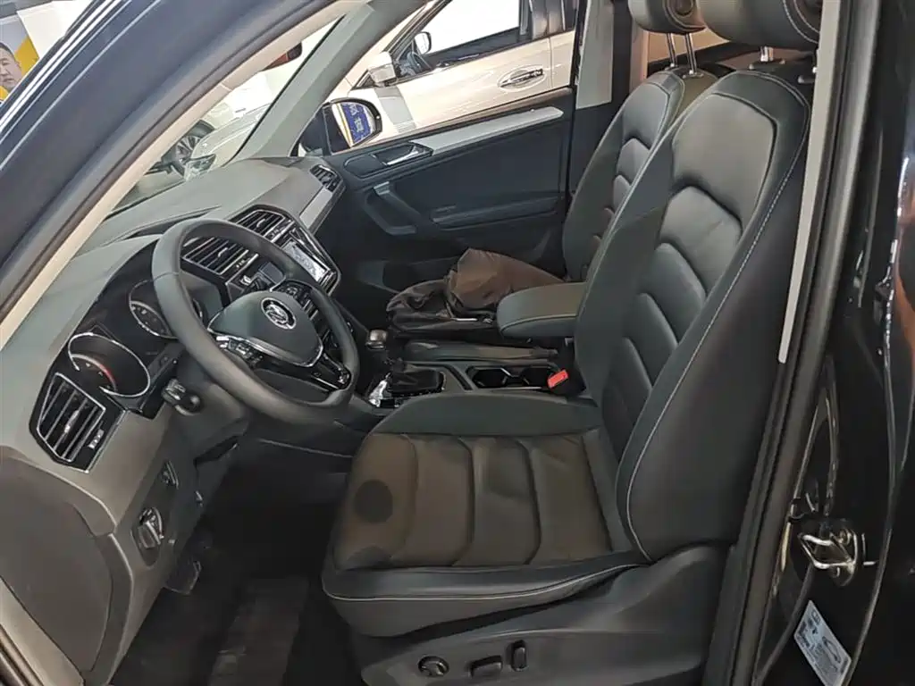 Volkswagen Tiguan L 2019 330TSI Auto 2WD Smart Luxury Edition China V фото 15
