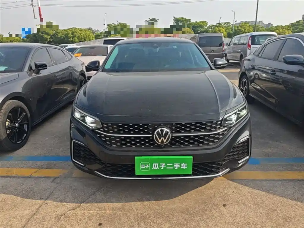 Volkswagen Passat 2023 330TSI Starlight Luxury Edition фото 3