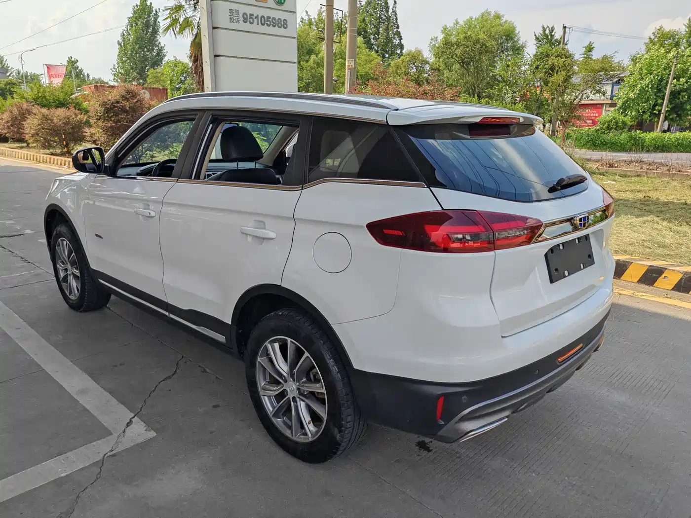 Фото 6 - Geely Boyue