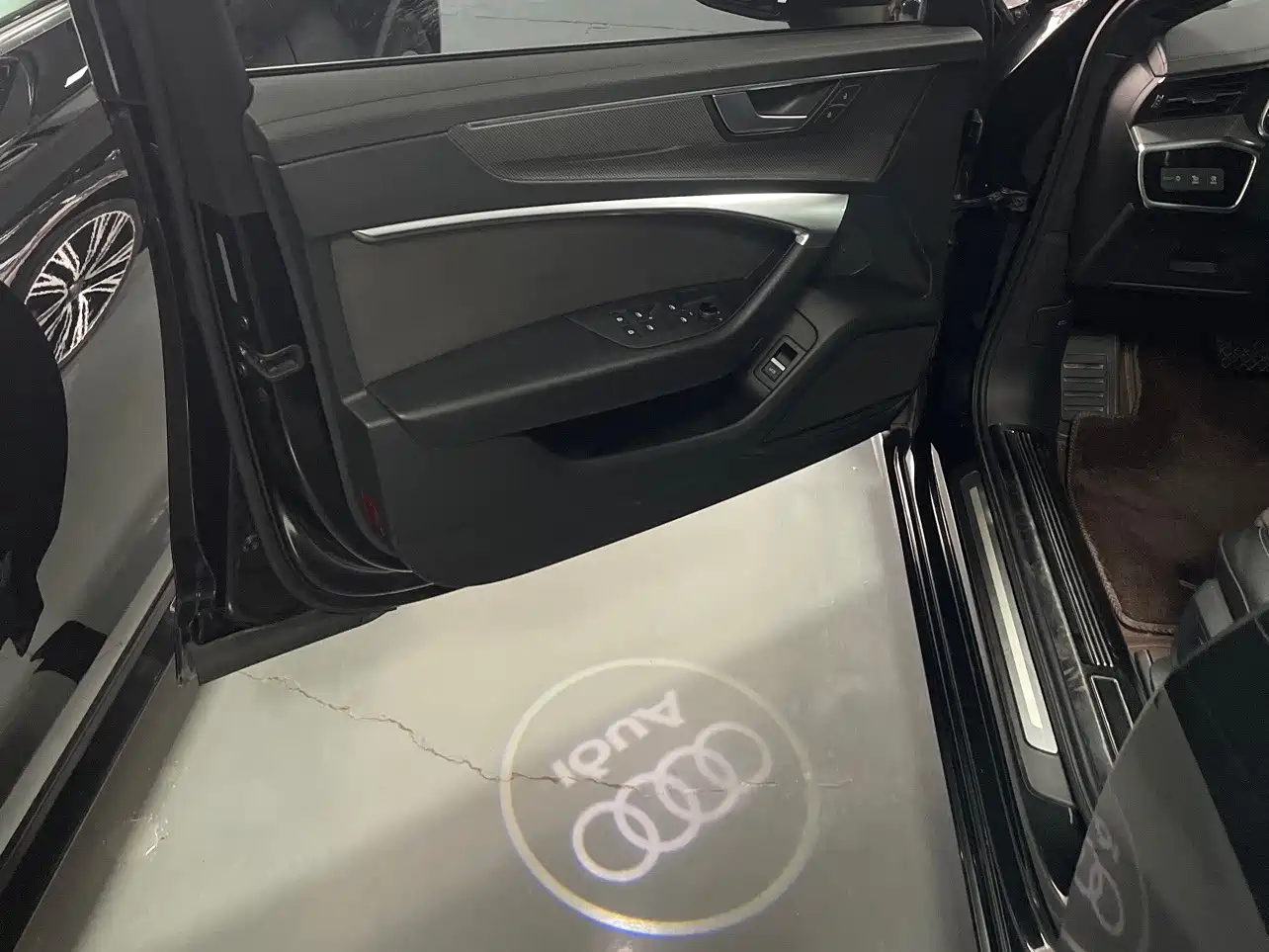 Фото 7 - Audi A6L