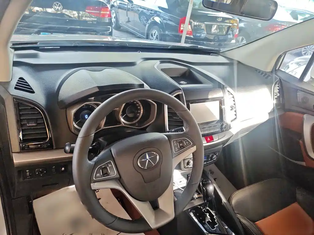JAC Refine S3 2014 2014 1.5L CVT Luxury Smart