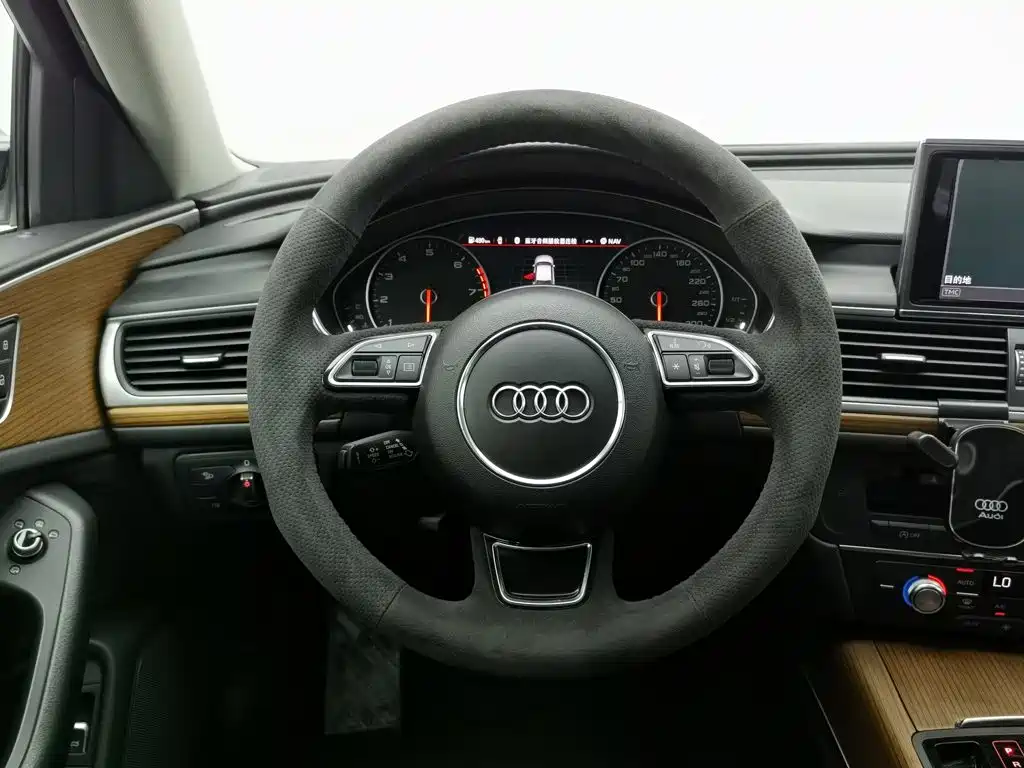 Фото 11 - Audi A6L