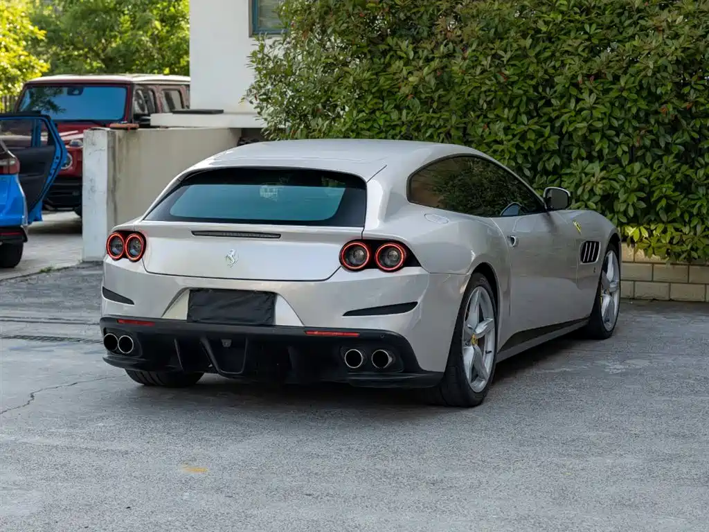 Ferrari GTC4Lusso 2017 2017 3.9T V8