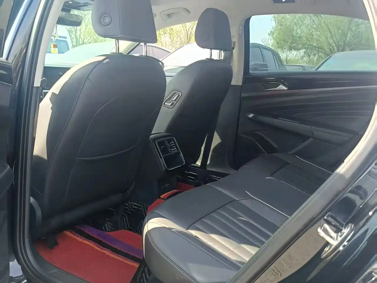 Volkswagen Passat 2022 330TSI Starlight Luxury Edition фото 6