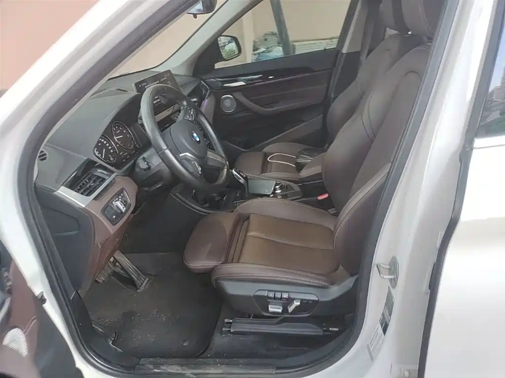 BMW X1 2022 sDrive25Li Leading фото 15