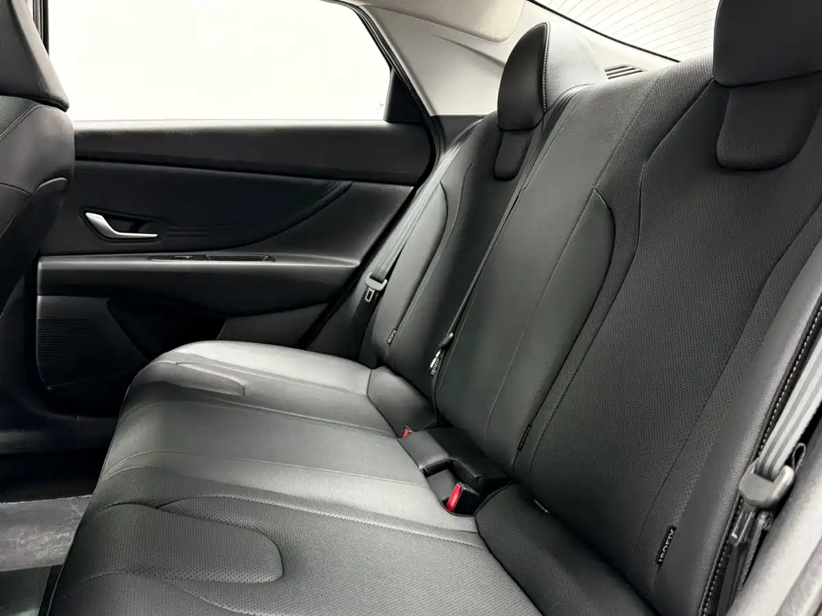 Hyundai Elantra 2023 1.5L CVT GLX Elite Edition фото 15