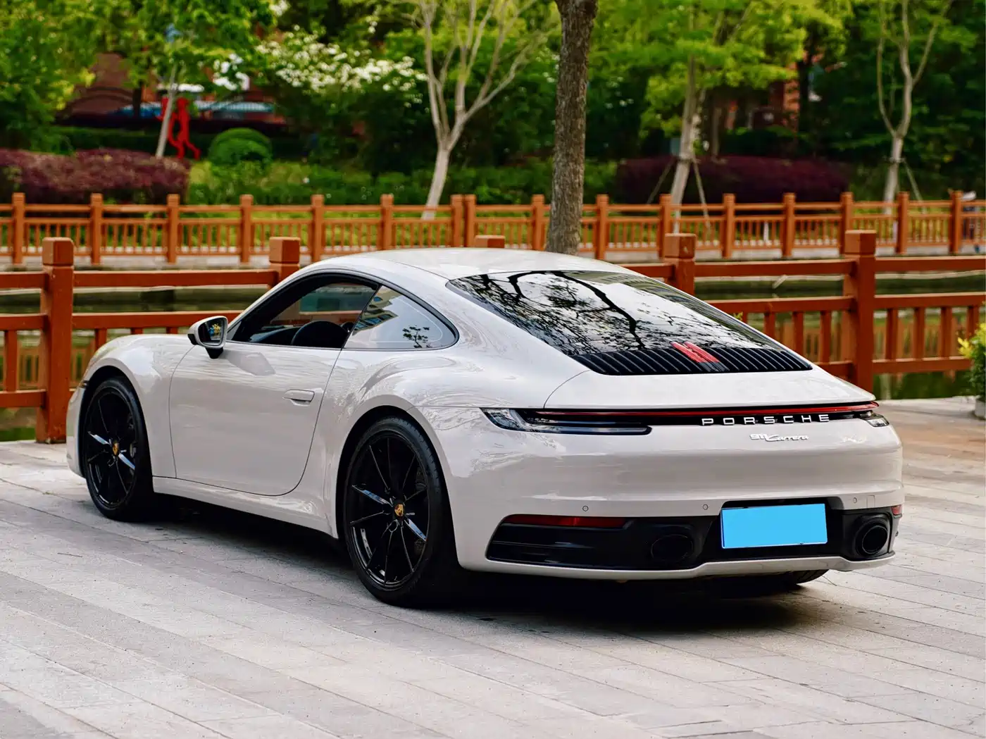 PORSCHE 911