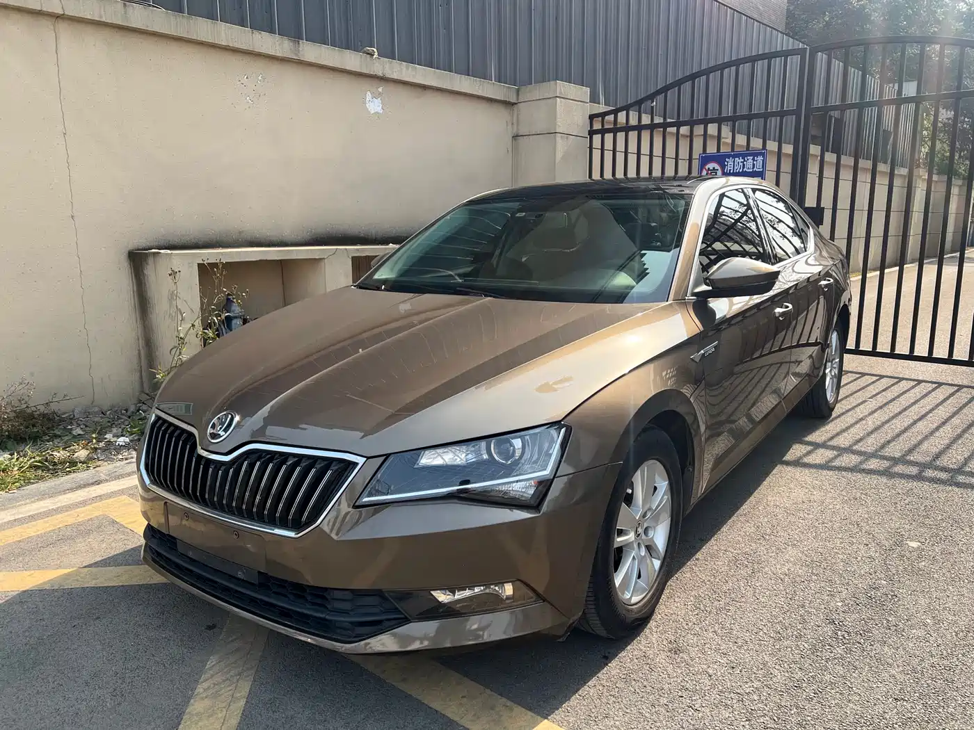Škoda Superb 2016 TSI280 DSG Advance Edition