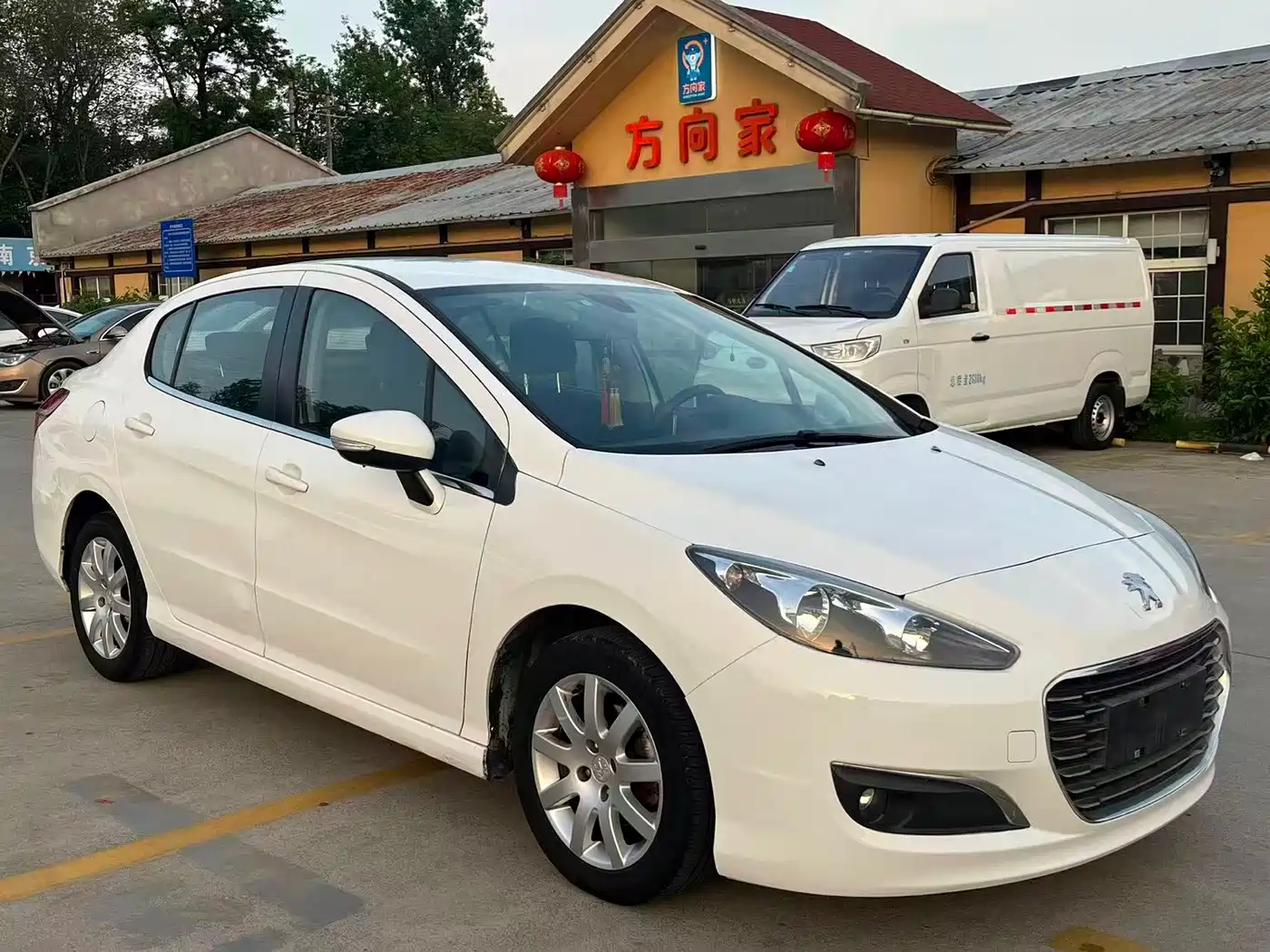 Peugeot 308 2013 Model 1.6L Automatic Superior Style фото 3