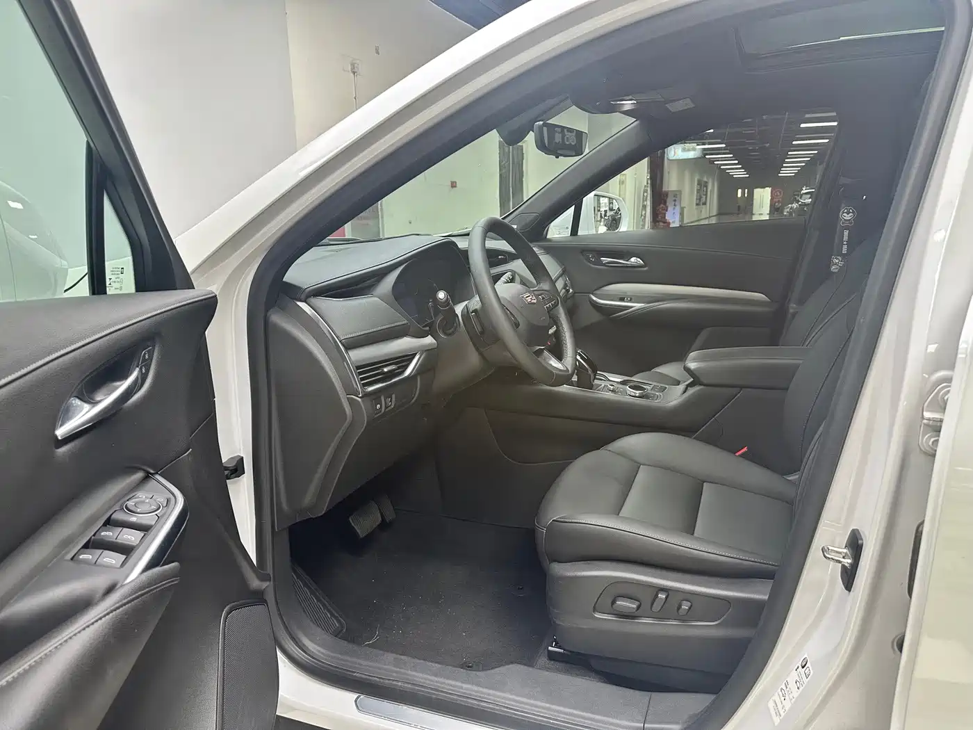 Фото 9 - Cadillac XT4