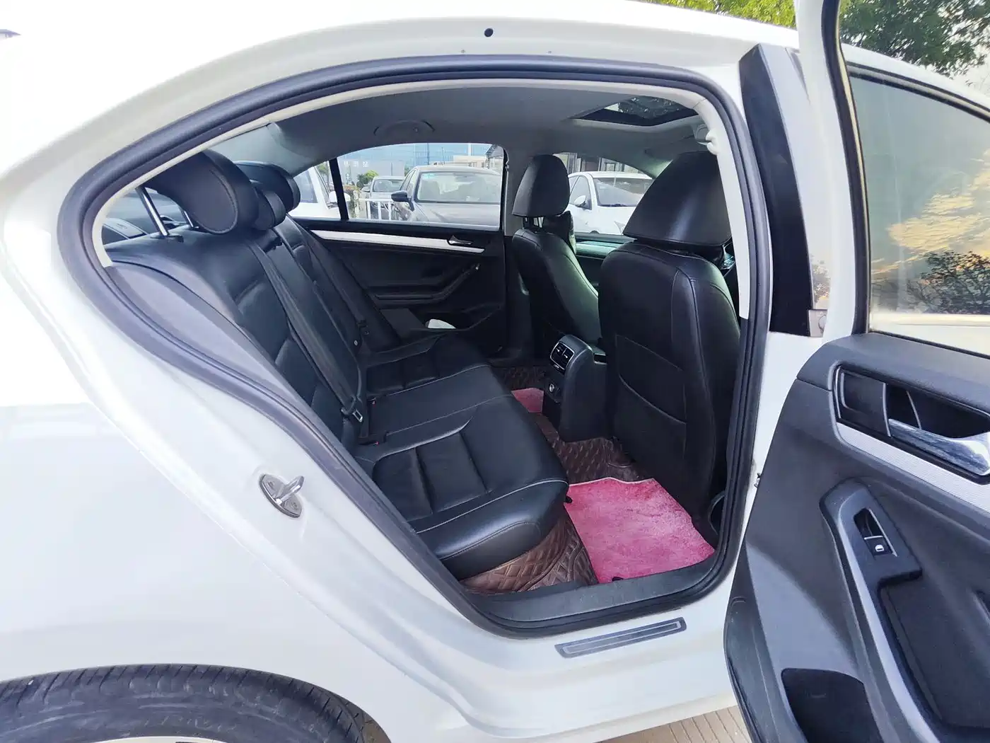 Volkswagen Sagitar 2018 1.6L Automatic Comfort фото 13