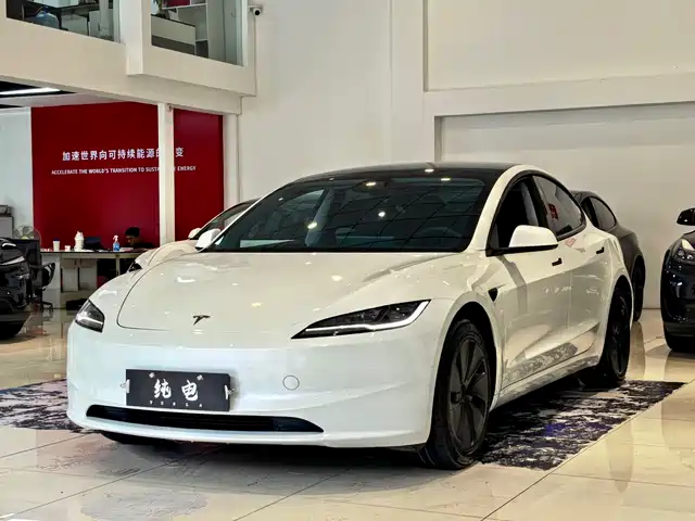 Tesla Model 3 2024