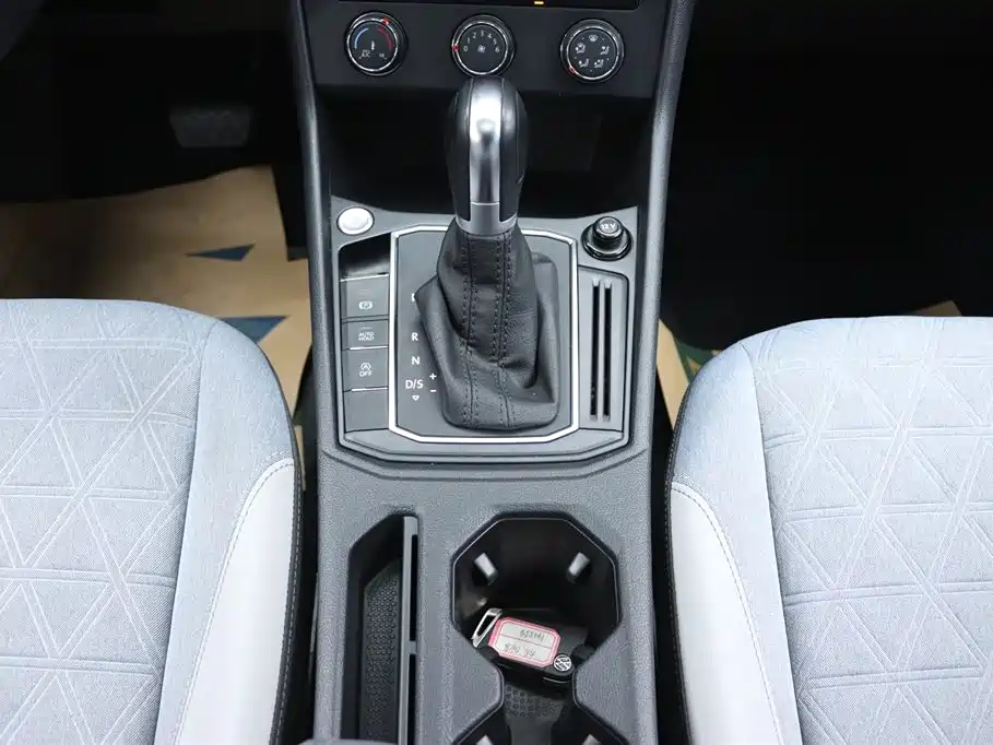 Volkswagen Lavida 2023 1.5L Auto Luxury Edition фото 24